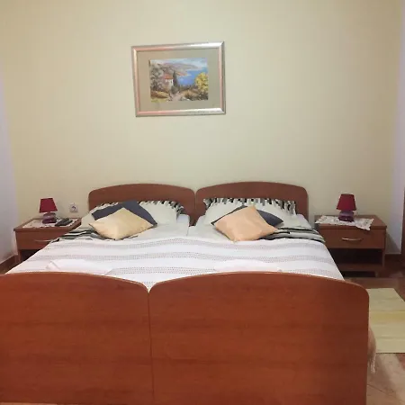 Ana Apartment *