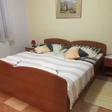 Apartment Ana *
